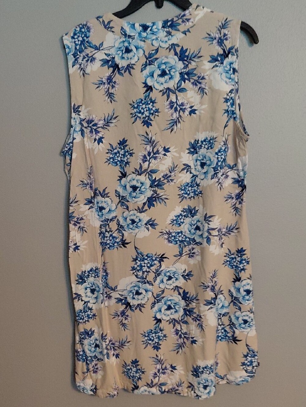 JH Collectibles Beige Sleeveless Camisole with Blue Floral Print - Picture 2 of 3